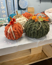 09/16/2023 (1pm) Chunky Yarn Pumpkins