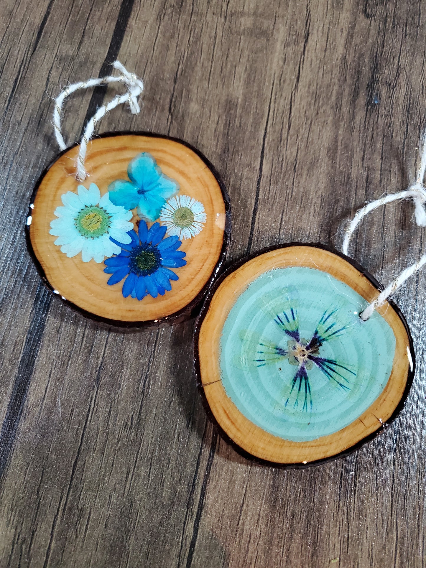 12/9/2025 (6:30pm) Holiday Dried Flower Resin