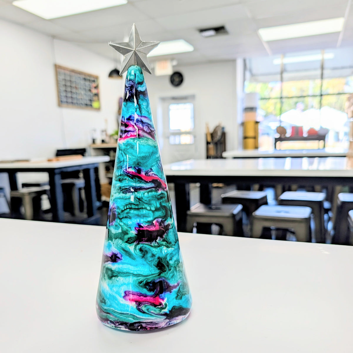 11/18/2026 (6:30 pm) Resin Tree & Stand